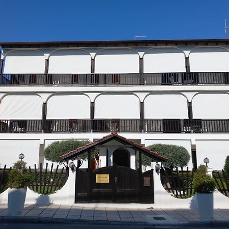 Amaryllis Luxury Rooms Platamonas Exterior foto